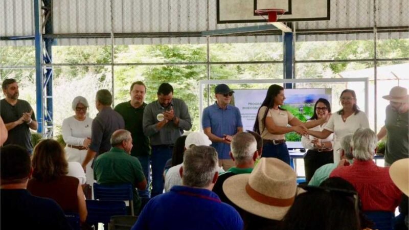 “Vice-governador tem trabalhado para garantir investimentos que transformam a realidade de Santo Antônio de Leverger”, afirma prefeita em reunião sobre o Pantanal