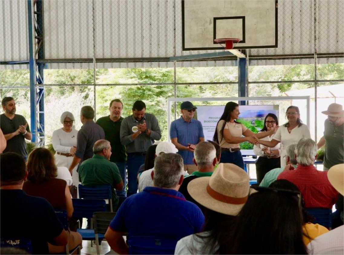 “Vice-governador tem trabalhado para garantir investimentos que transformam a realidade de Santo Antônio de Leverger”, afirma prefeita em reunião sobre o Pantanal