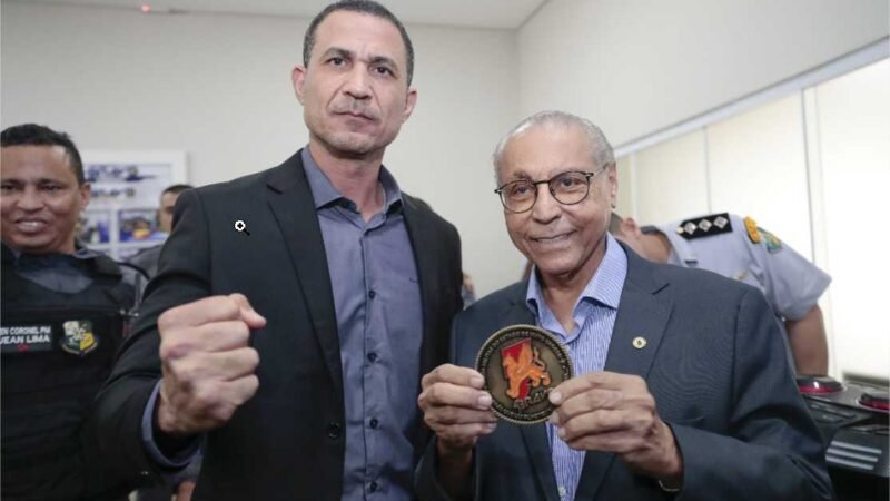 Batalhão celebra aniversário e homenageia Júlio Campos