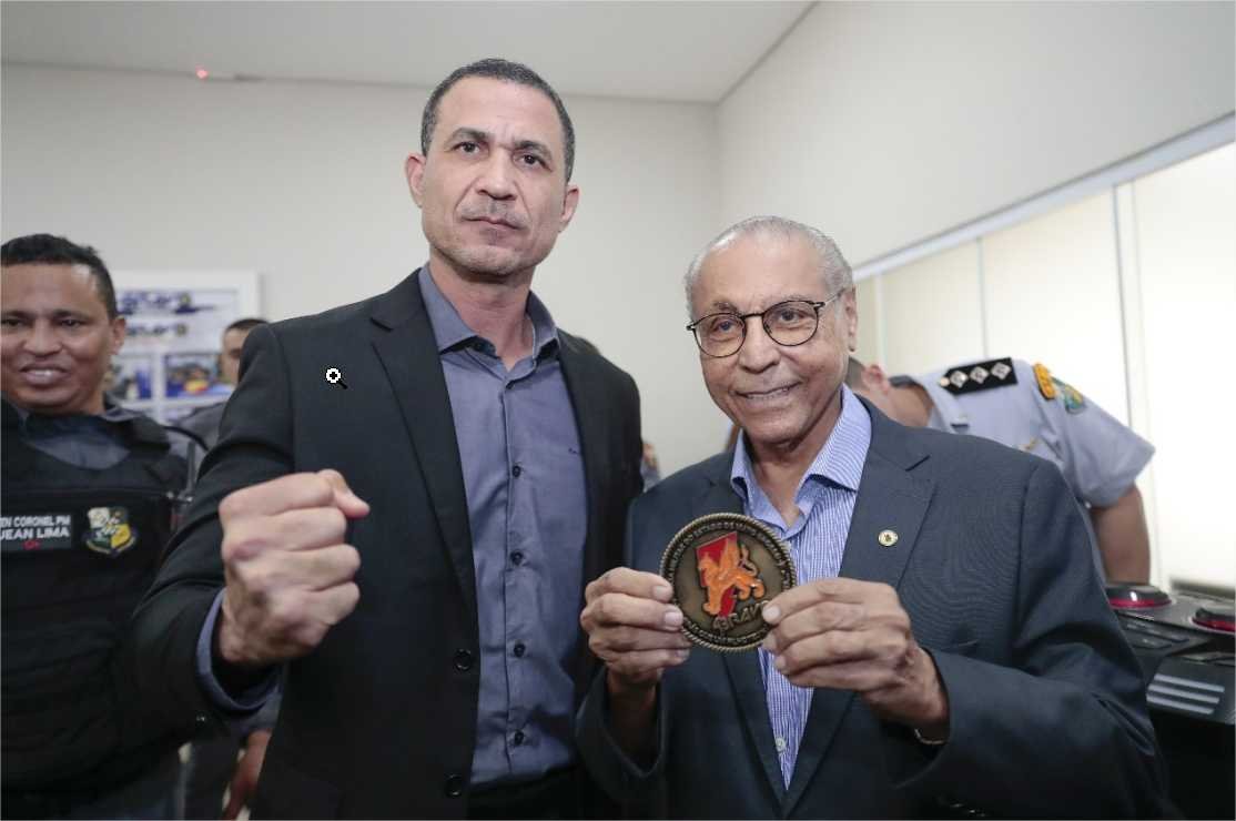 Batalhão celebra aniversário e homenageia Júlio Campos