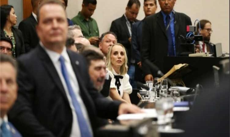 Vereadora Katiuscia Manteli prestigia posse da nova Mesa Diretora da ALMT