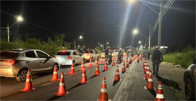 Um motociclista é preso e 80 veículos são apreendidos durante Operação Lei Seca em Cuiabá