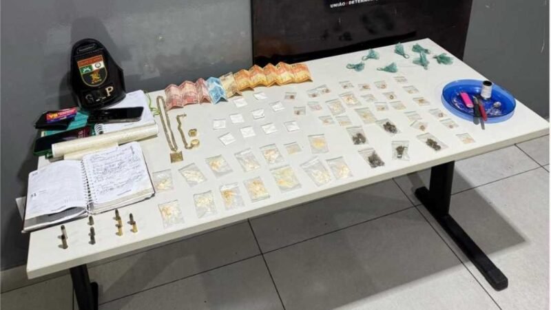 Polícia Militar prende faccionados com 61 porções de drogas e munições