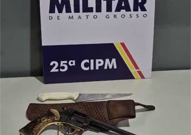 Homem que ameaçava moradores de área rural é preso pela PM com arma de fogo e facão
