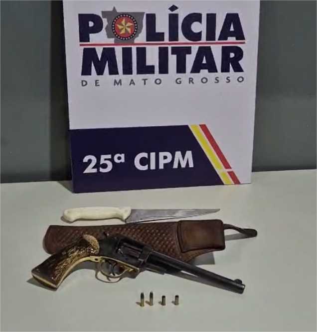 Homem que ameaçava moradores de área rural é preso pela PM com arma de fogo e facão