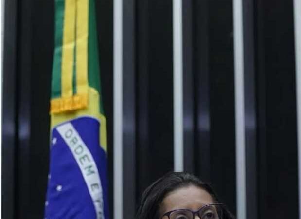 Em sessão dos 93 anos de conquista do voto feminino, deputada Gisela celebra conquista de 8 vereadoras em Cuiabá