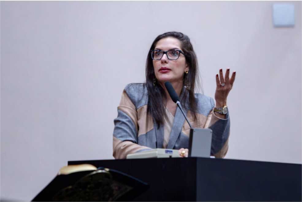 Janaina diz que relacionamento com Abilio é melhor que convivência com Emanuel