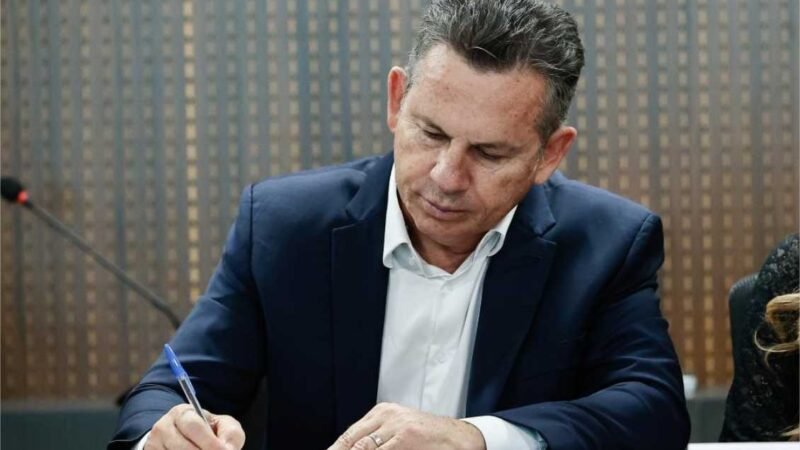 Governador assina decreto e libera repasse de R$ 144 milhões a municípios para compensar perdas