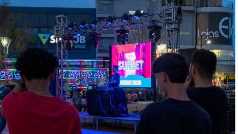 Tangará da Serra recebe 2ª edição do Praça Sunset com apresentações de música eletrônica ao pôr do sol
