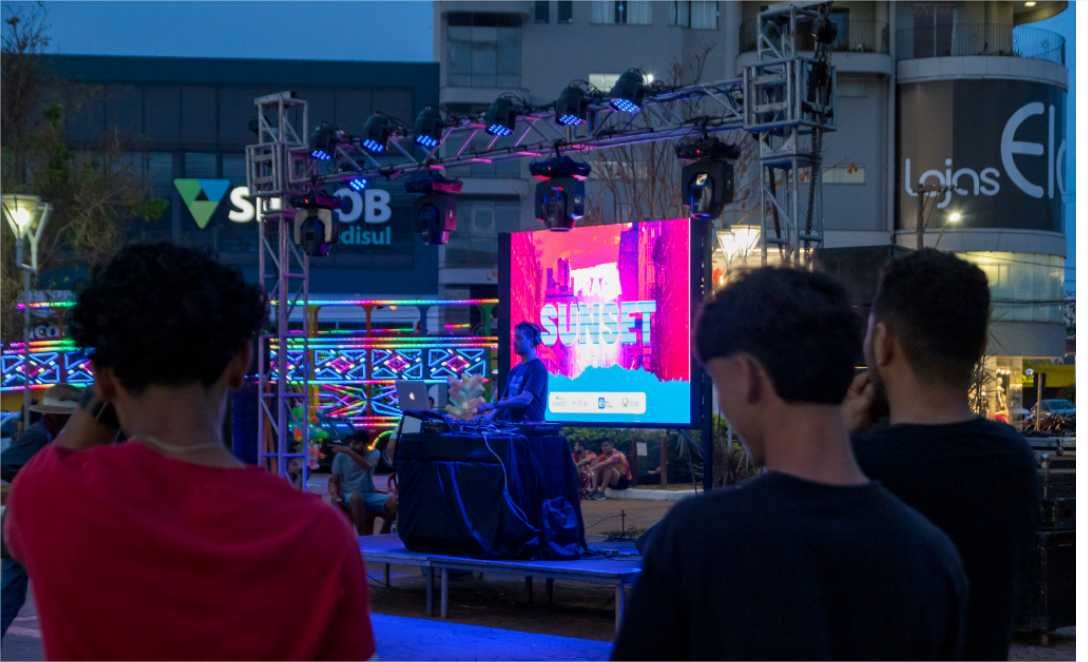 Tangará da Serra recebe 2ª edição do Praça Sunset com apresentações de música eletrônica ao pôr do sol