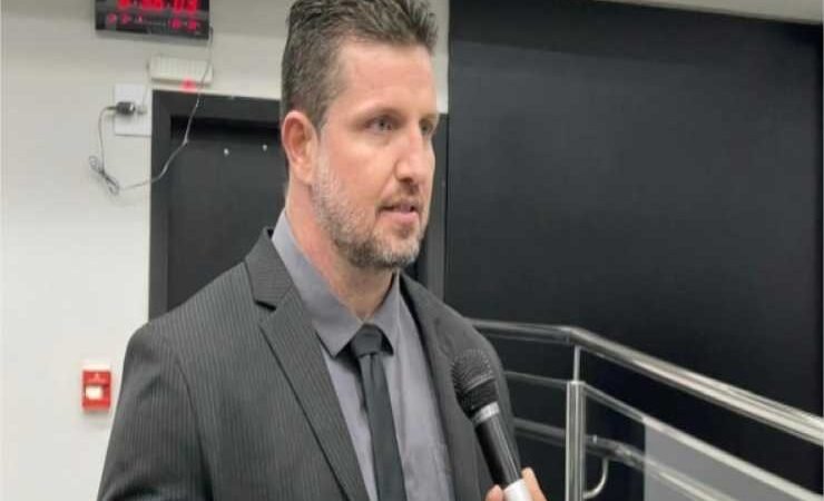 Vereador consegue 10 assinaturas e Câmara pode abrir CPI para investigar estacionamento rotativo