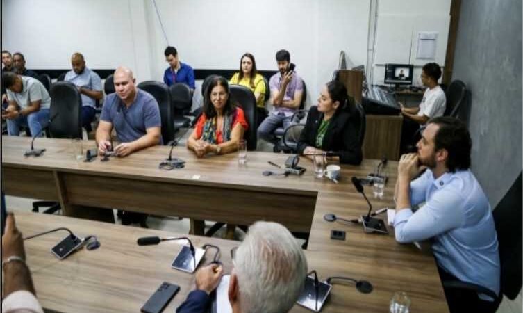 Secretária de Educação e prefeito vão à Câmara de Cuiabá para explicar atraso no início do ano letivo