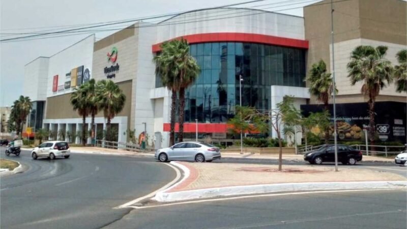 Jovem é flagrado furtando anel de joalheria de shopping em VG