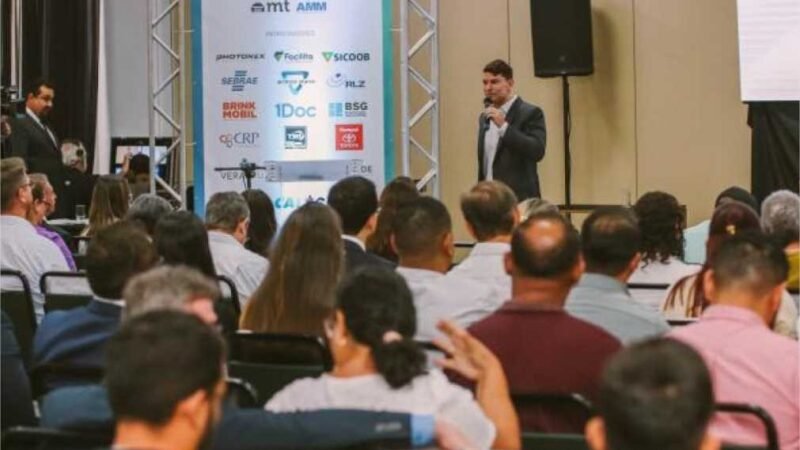 Procurador-geral de Contas debate compras públicas com soluções inovadoras no Encontro Mato-Grossense de Municípios