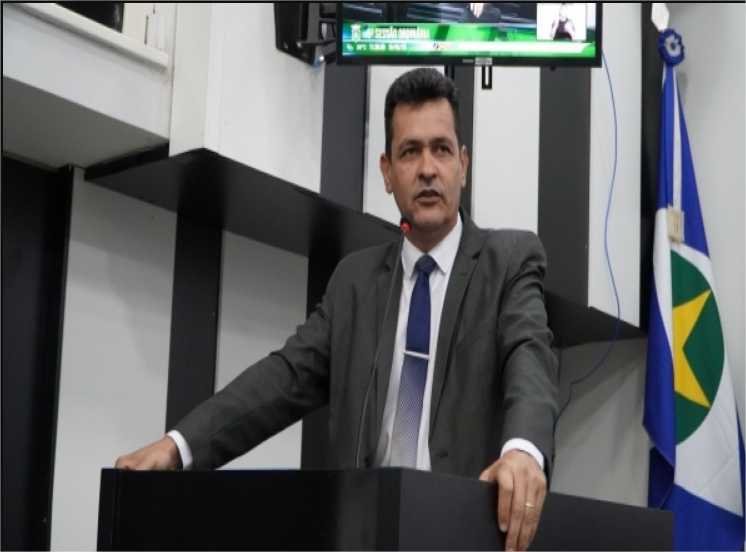 Kássio Coelho cobra agilidade na entrega de escola no bairro da Ponte