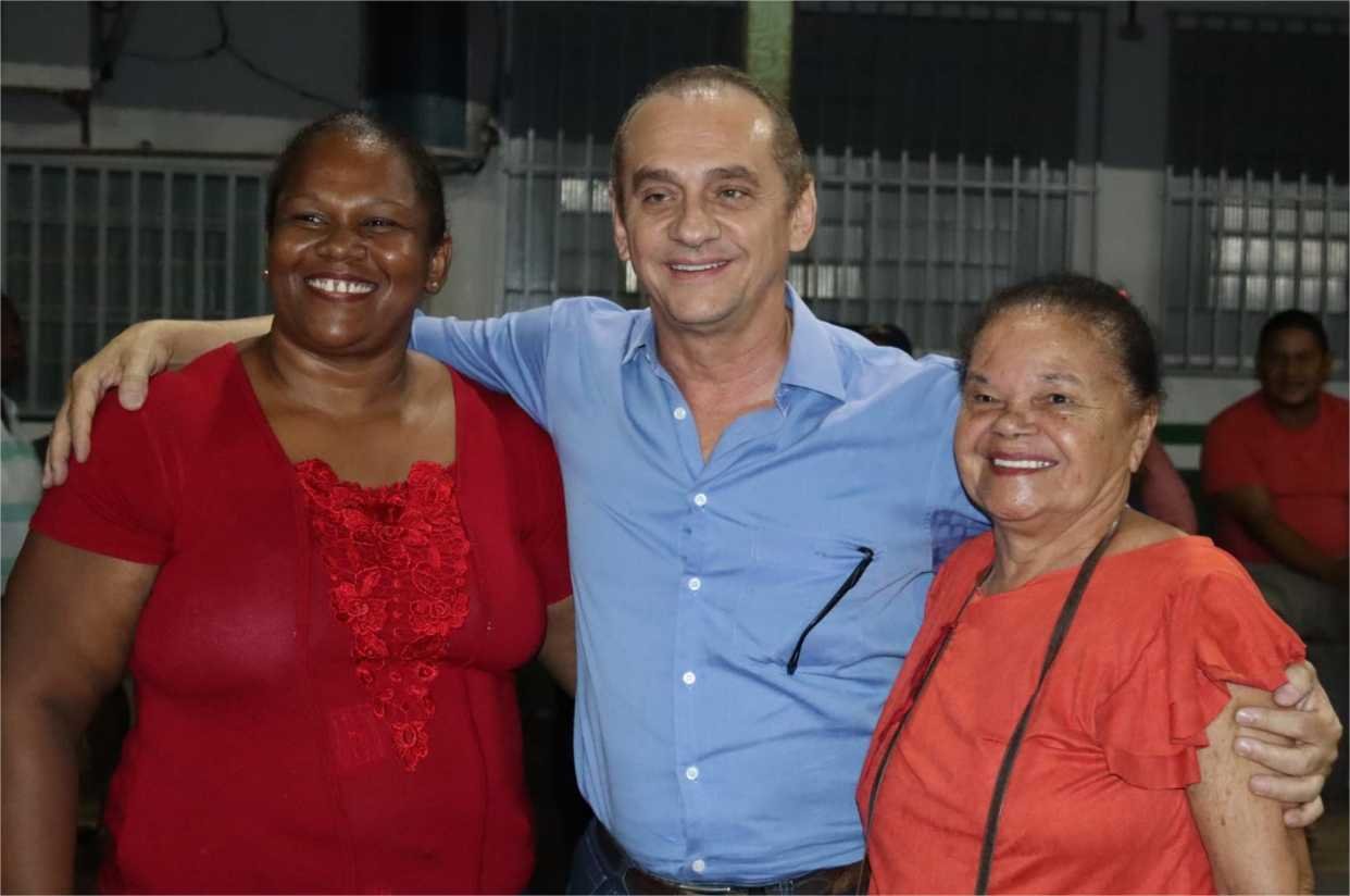 Wilson Santos participa da entrega de 324 títulos definitivos para famílias do Jardim Fortaleza, em Cuiabá