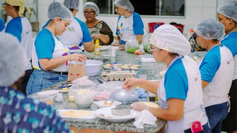 Projeto social ensina mulheres a gerar renda com cursos de Auxiliar de Cozinha e Personal Organizer