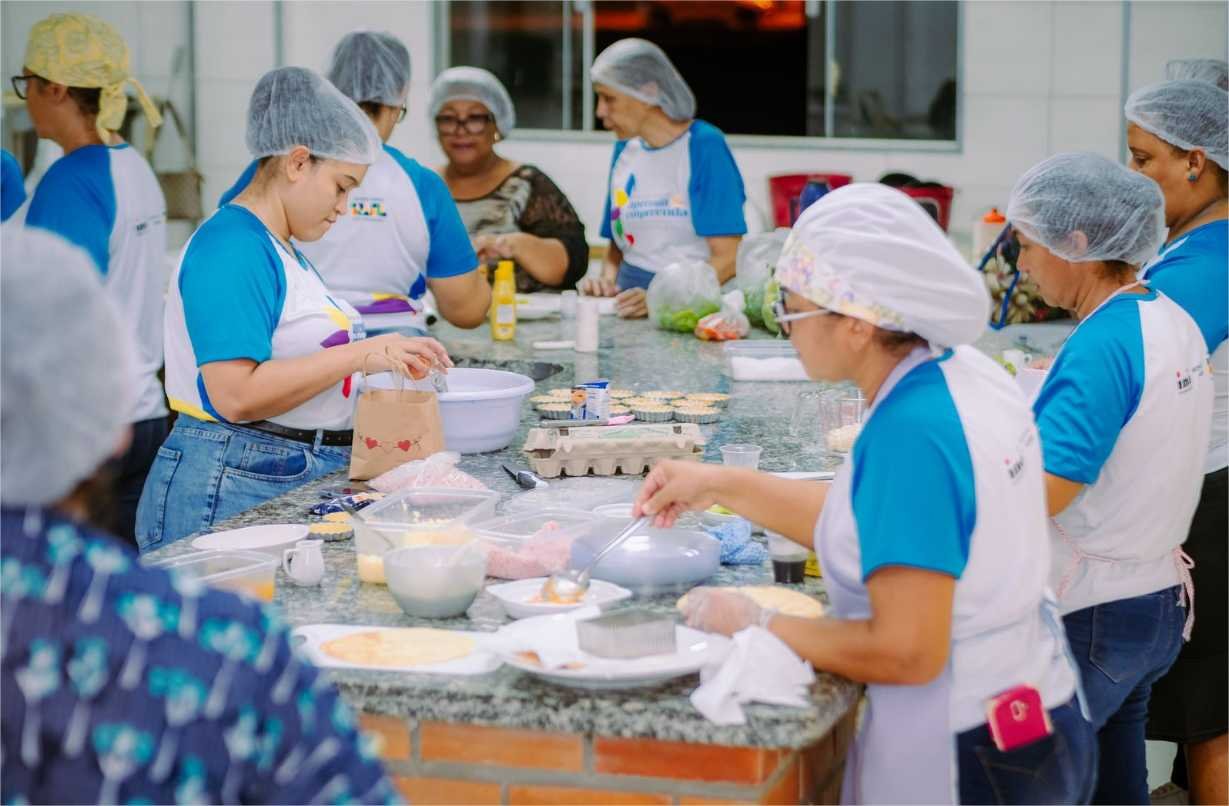 Projeto social ensina mulheres a gerar renda com cursos de Auxiliar de Cozinha e Personal Organizer