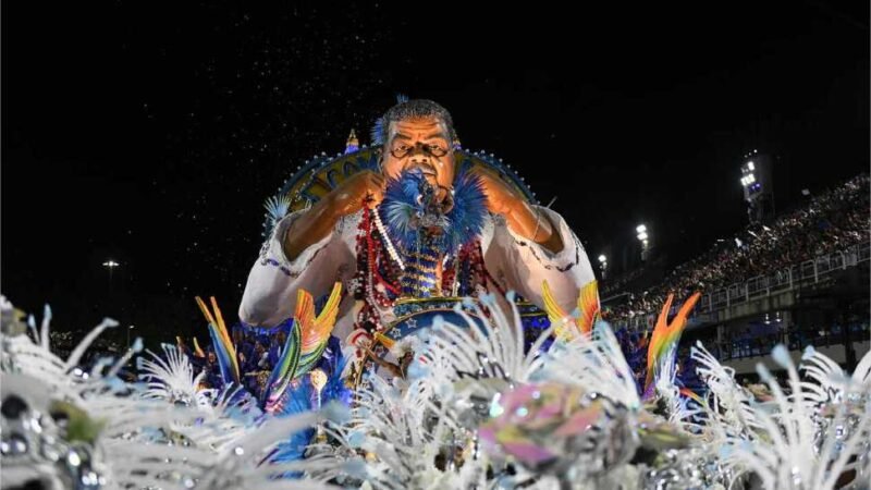Beija-Flor é campeã dos Desfiles do Carnaval do Rio pela 15ª vez