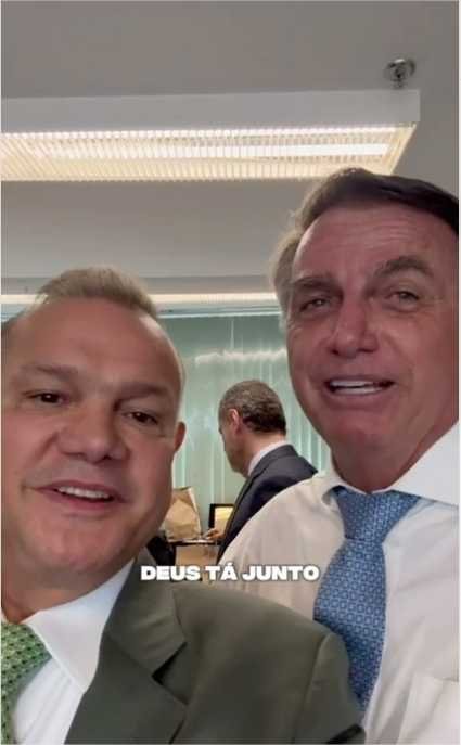 Bolsonaro e Wellington Fagundes gravam vídeos juntos logo após julgamento do STF