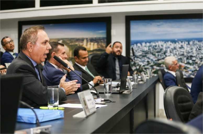 Vereadores trocam farpas e apelidos provocativos durante sessão: ‘Tchutchuca de Nenel e Tatuzinho de Abilio’