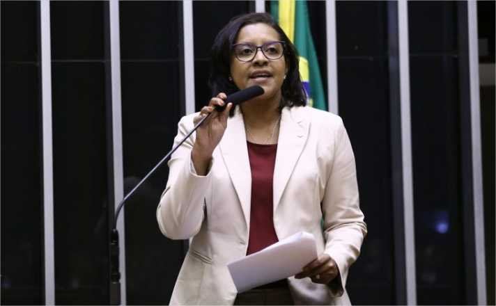 Aprovada punição a pais por gestão abusiva patrimonial; relatório foi lido por Gisela na Câmara