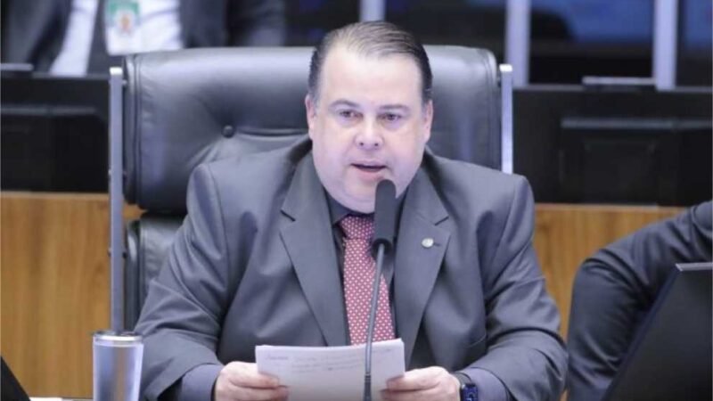 Júlio César Ribeiro é eleito presidente da Comissão de Comunicação