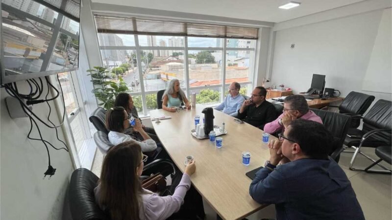 Secretaria de Saúde e hospitais privados discutem notificações de arboviroses