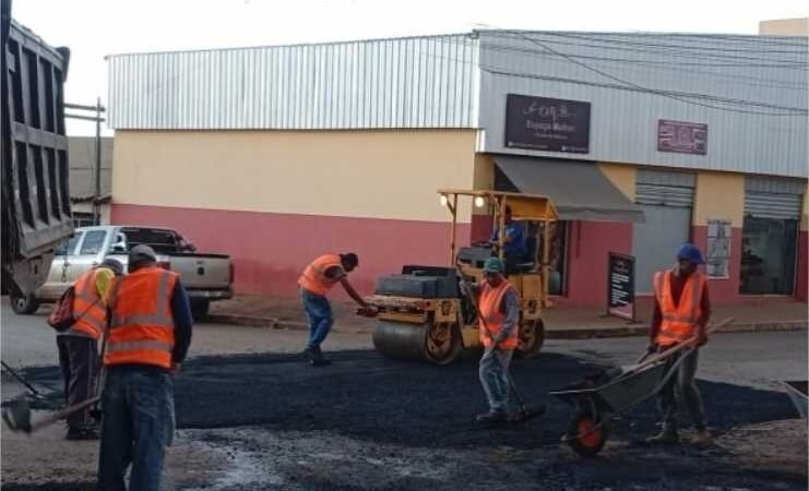 Novo Paraíso recebe serviços de tapa-buracos após indicação da Câmara