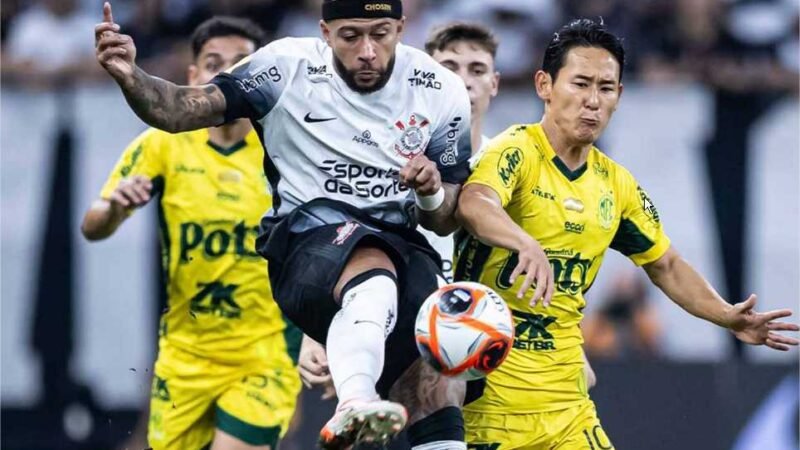 Memphis e Romero comandam o Carnaval do classificado Corinthians em Itaquera