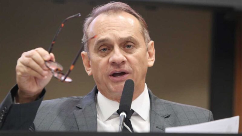 Deputado critica burocracia na liberação do canabidiol pelo SUS