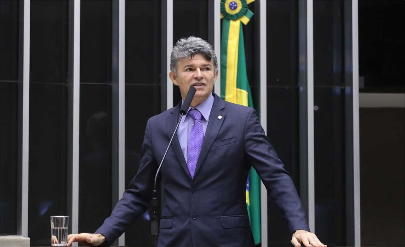 Medeiros apresenta projeto que amplia investimentos em merenda e infraestrutura escolar