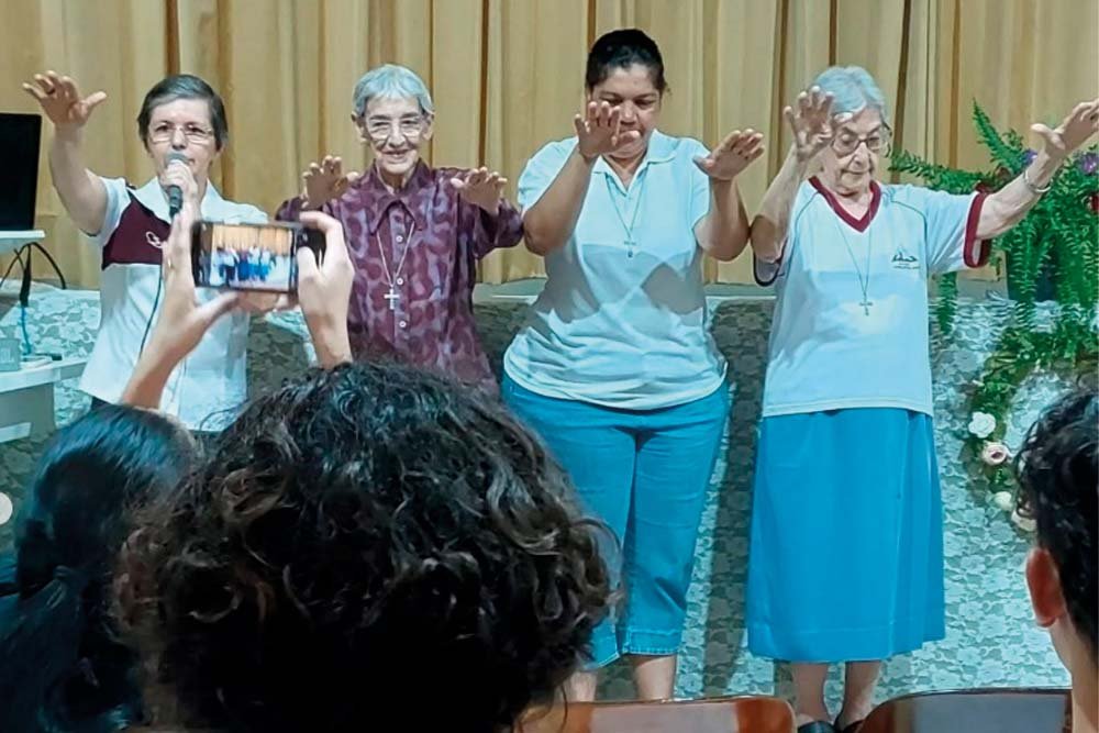 Botelho homenageia as Irmãs Salesianas por 130 anos de missão em MT