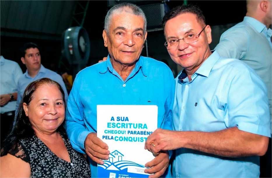 Jardim Fortaleza recebe 324 escrituras e vai ter asfalto garantido com emenda de Botelho