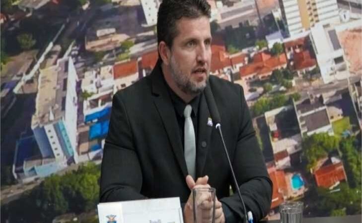 Câmara aprova moção a homem que matou assaltante em farmácia em Cuiabá