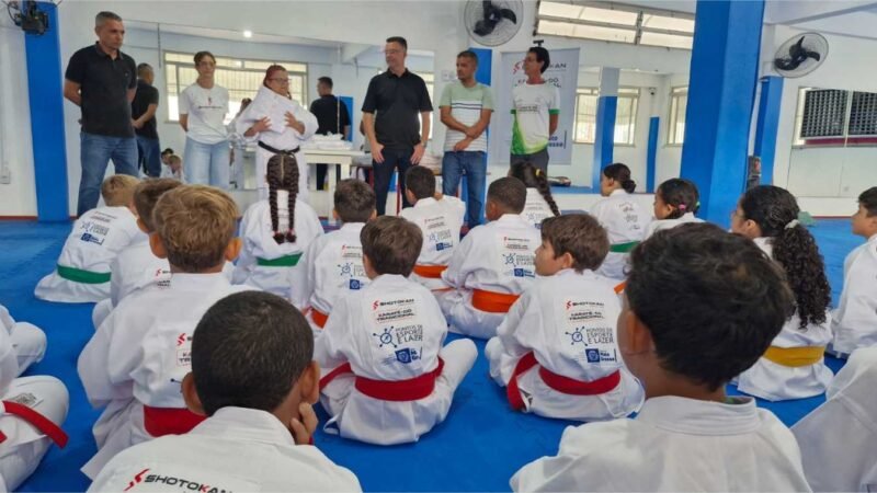 Shotokan e Secel realizam entrega de 60 kimonos para karatecas do projeto Ponto de Esporte e Lazer