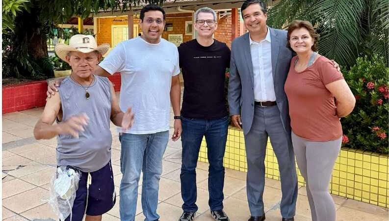 Parceria entre Abrasel-MT e Abrigo Bom Jesus leva idosos para dia especial em restaurantes da capital