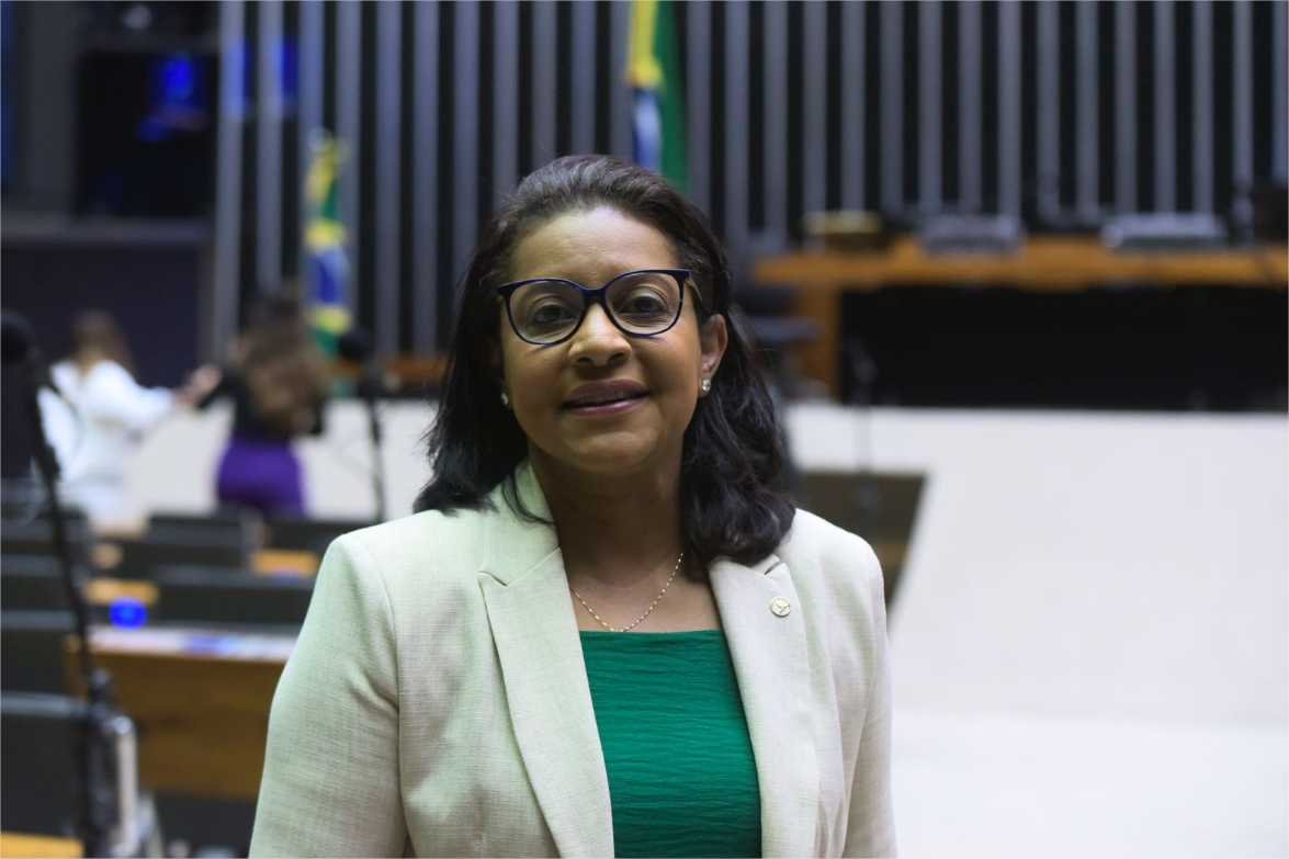 Gisela ganha depoimentos calorosos nas redes por aniversário; atuação da parlamentar é elogiada