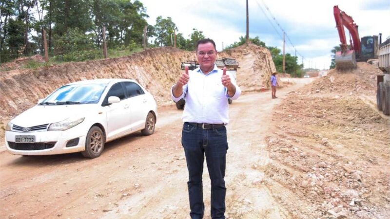 Deputado cobra retomada das obras paralisadas e reforça compromisso com produtores e turismo local