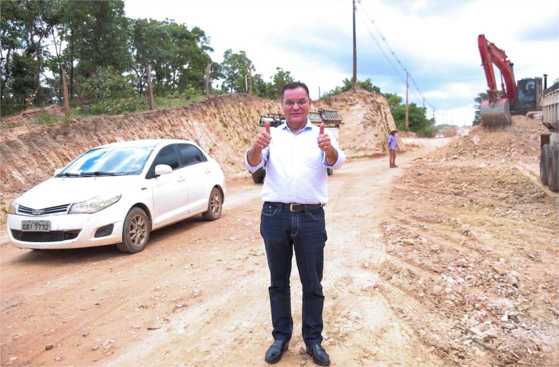 Deputado cobra retomada das obras paralisadas e reforça compromisso com produtores e turismo local