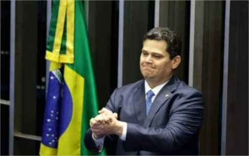 Alcolumbre decreta luto no Senado pela morte do papa Francisco