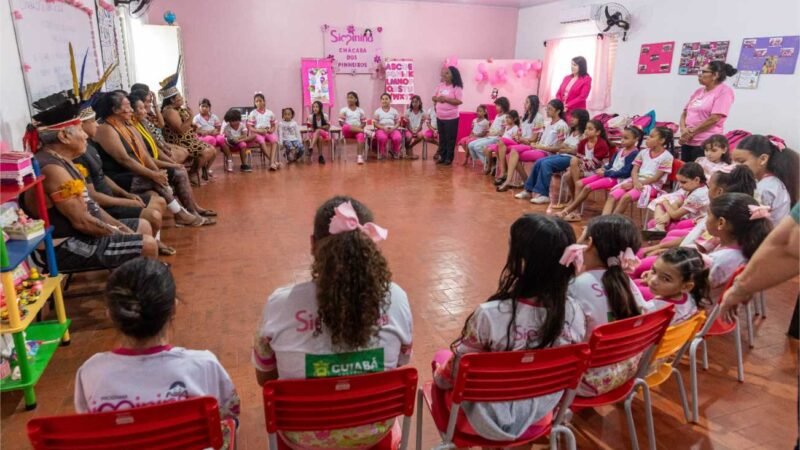 Alunas do Siminina conhecem cultura indígena com visita do povo Bakairi