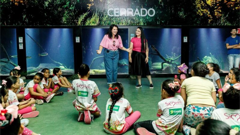 Primeira-dama comemora visita das Simininas ao Aquário Municipal