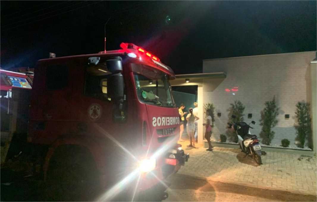 Corpo de Bombeiros extingue incêndio em residência após explosão de botijão de gás