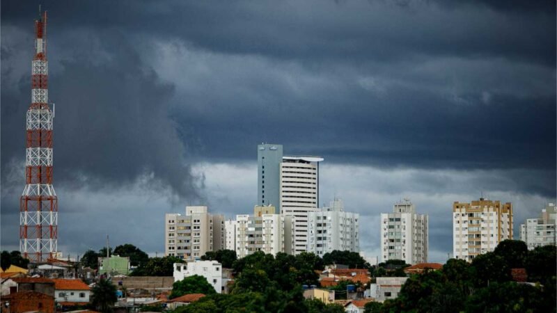 Defesa Civil mantém alerta para chuvas intensas em Cuiabá neste final de semana