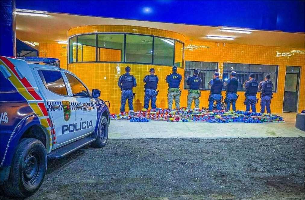 Ação integrada da PM e PRF apreende 244 tabletes de drogas e causa prejuízo de R$ 6 milhões às facções