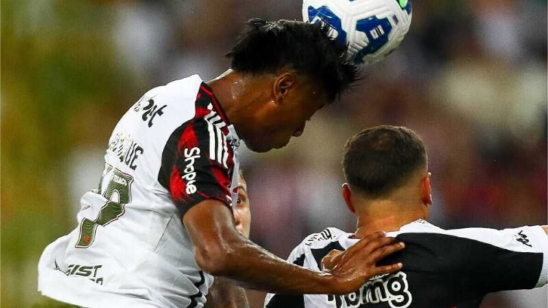 Leo Jardim segura o Flamengo e Vasco sai com o empate