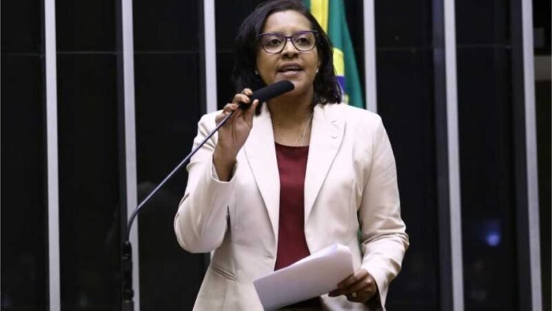 Contra cigarro eletrônico e  PL na Câmara, Gisela elogia campanha ‘Vape Mata’ da Fundação do Câncer