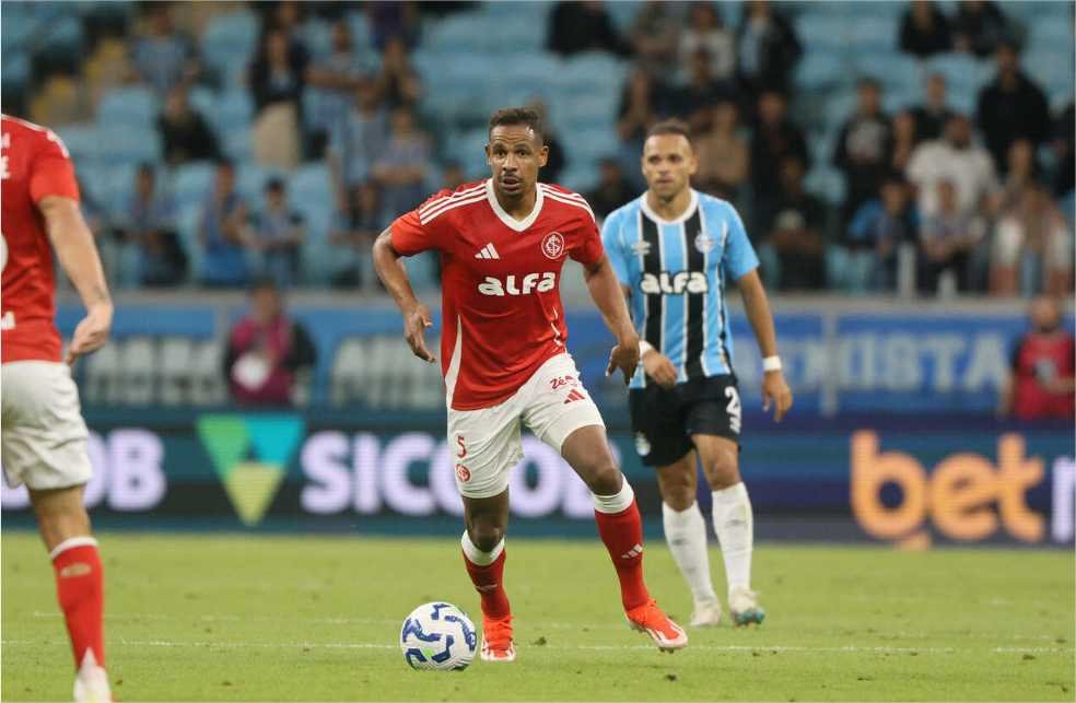 Grêmio e Internacional empatam em jogo tenso e com polêmica