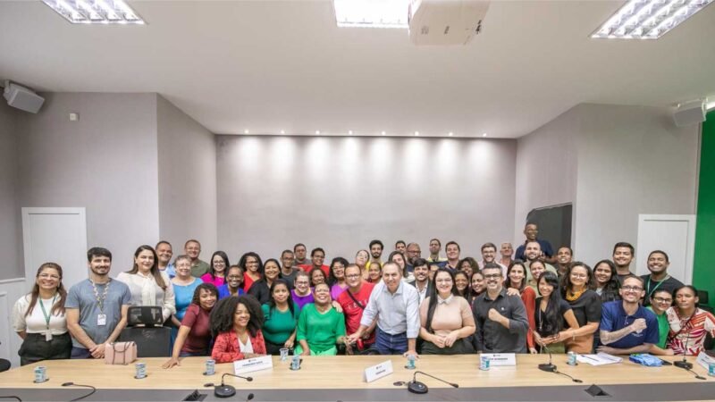 Gestão firma compromisso por plano de 90 dias para comunidade surda